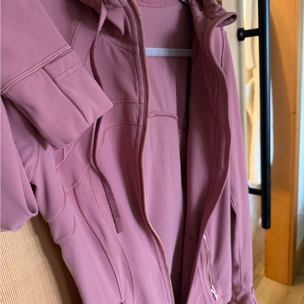 lululemon athletica Rose-mauve Hooded Utility Jacket with Zip Pockets - Picture 3 of 5